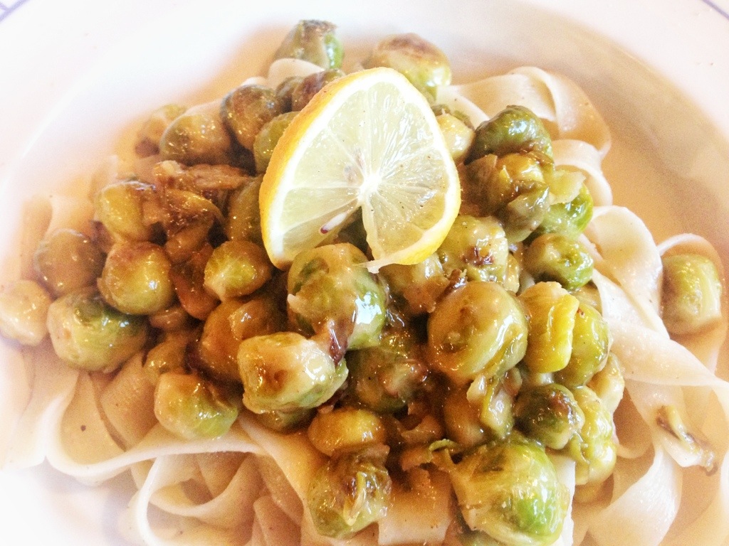 Zitronen-Rosenkohl mit Tagliatelle