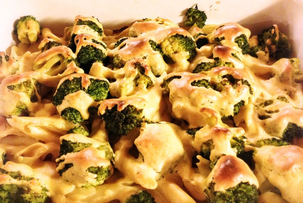 Brokkoli-Nudel-Auflauf mit Cashewnuss-Sauce