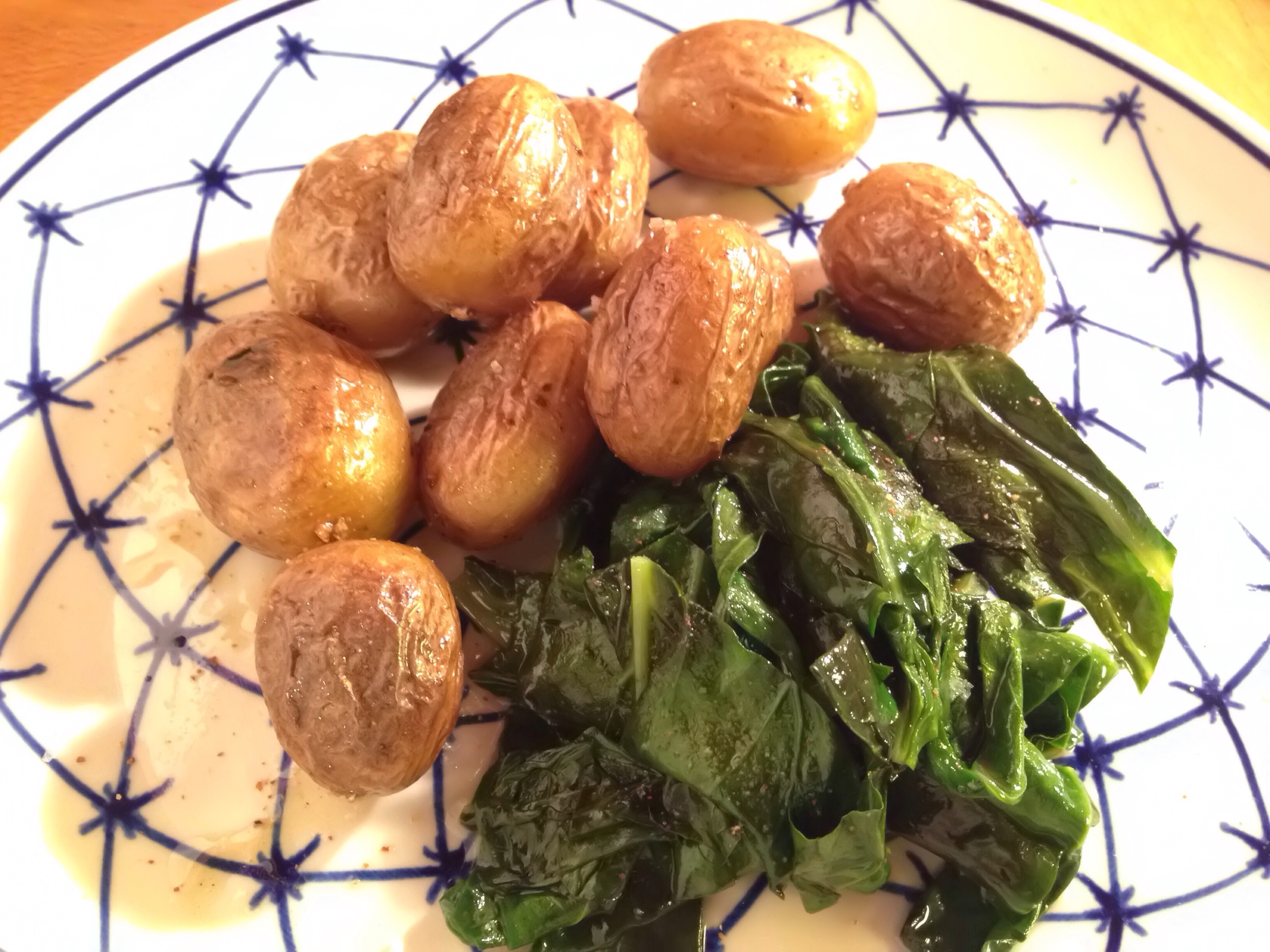 Mangold mit Orangen-Olivenöl und Bratlingen